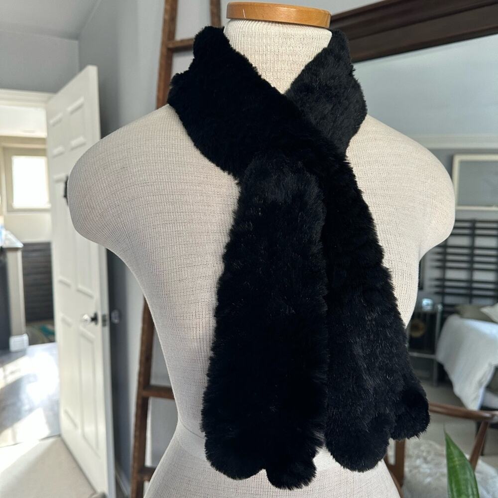 Black rabbit fur scarf - Picture 3 of 9